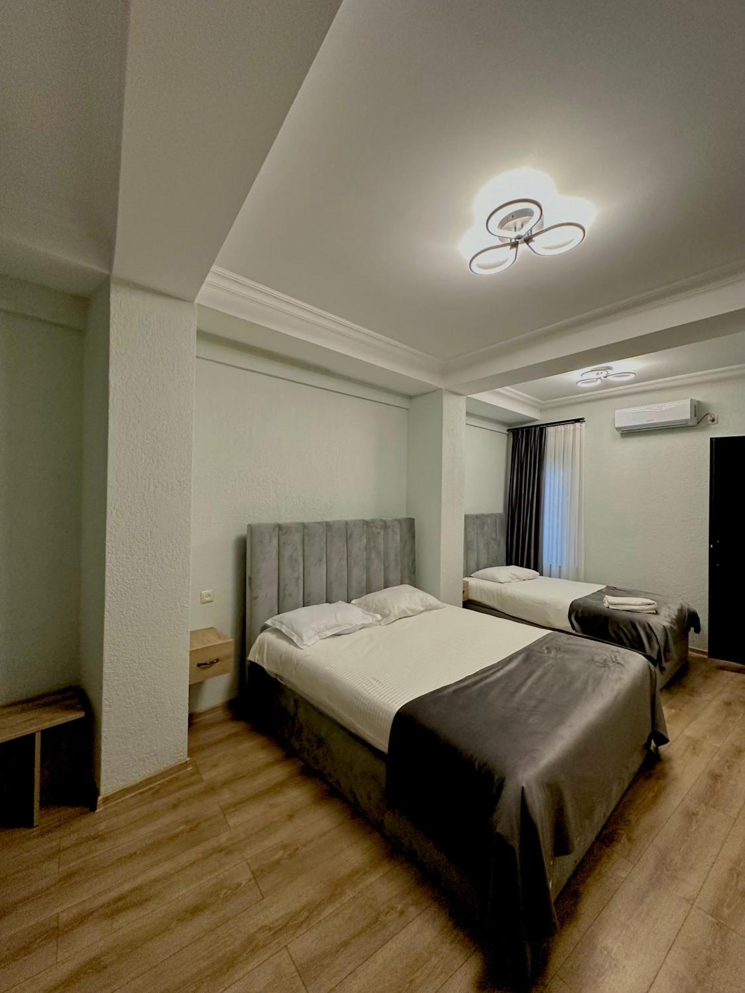Hotel Balcony كوتايسي المظهر الخارجي الصورة