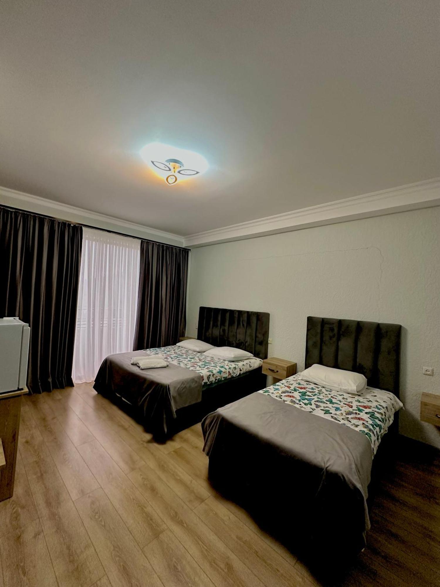 Hotel Balcony كوتايسي المظهر الخارجي الصورة