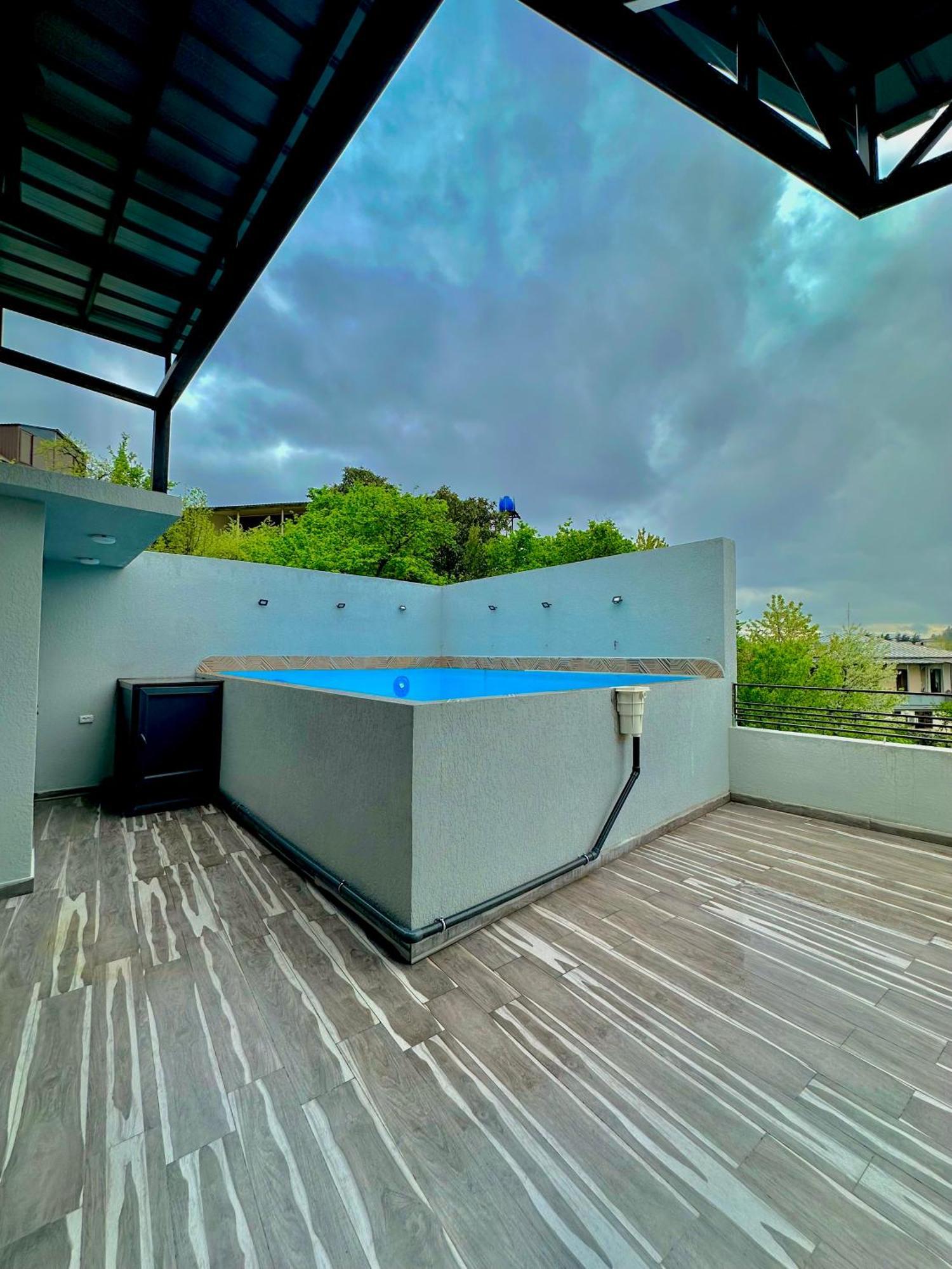 Hotel Balcony كوتايسي المظهر الخارجي الصورة