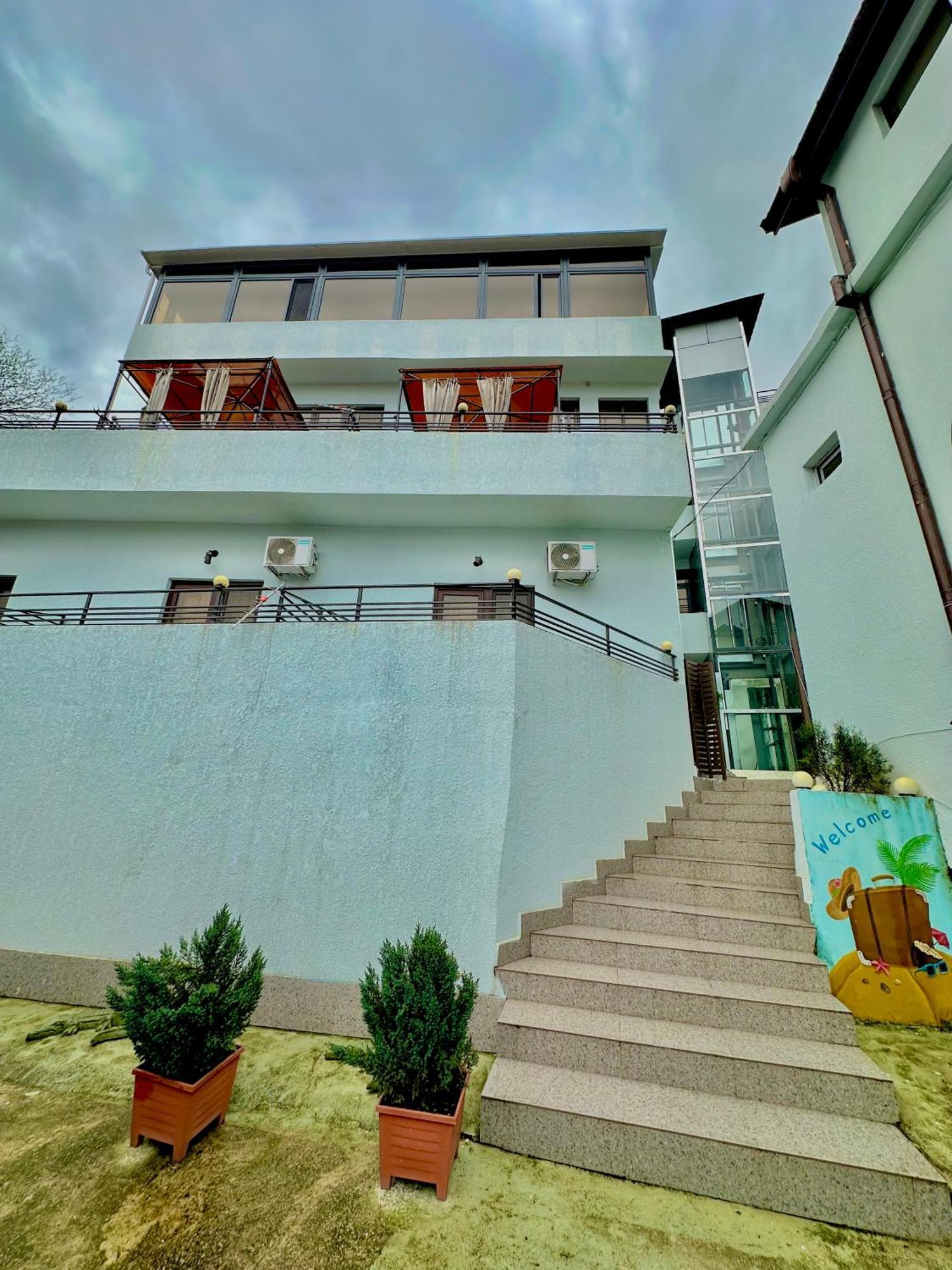 Hotel Balcony كوتايسي المظهر الخارجي الصورة